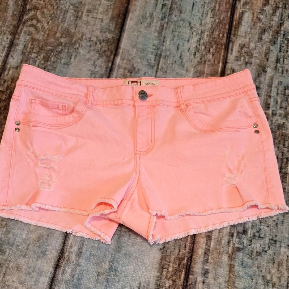 🔥🔥CLEARANCE🔥 Pink Jean Shorts with Distressed Hem and High-Waist NWOT Size 17